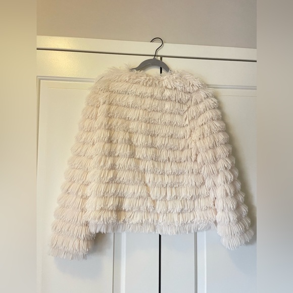 White - Picture 4 of 7